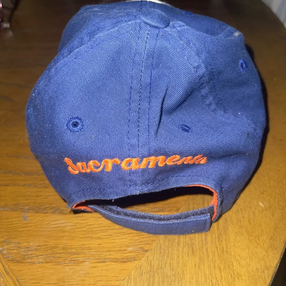 Hard Rock Cafe Navy Adjustable Cap Embroidered Logo Love all Serve All - Picture 4 of 6